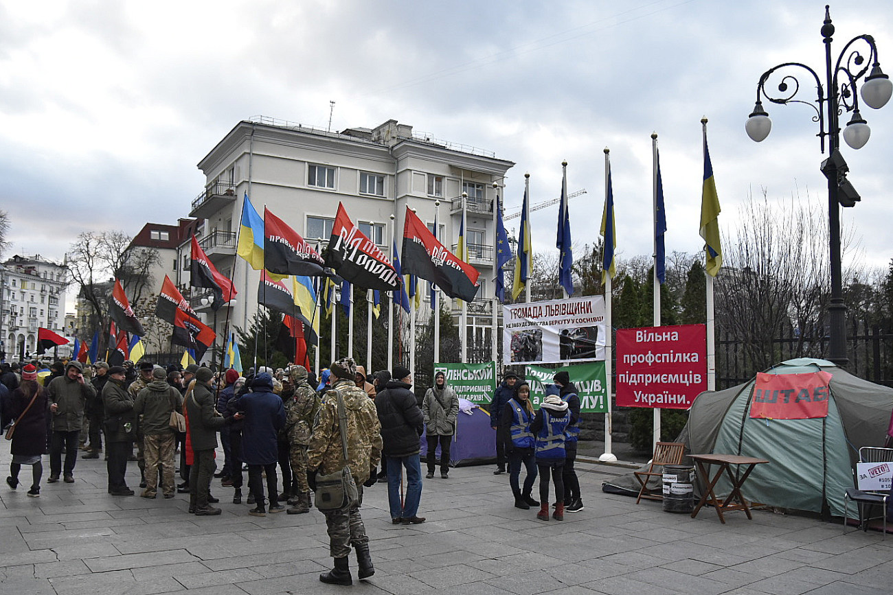 Под Офисом Президента прошла акция, приуроченная к шестой годовщине начала Евромайдана