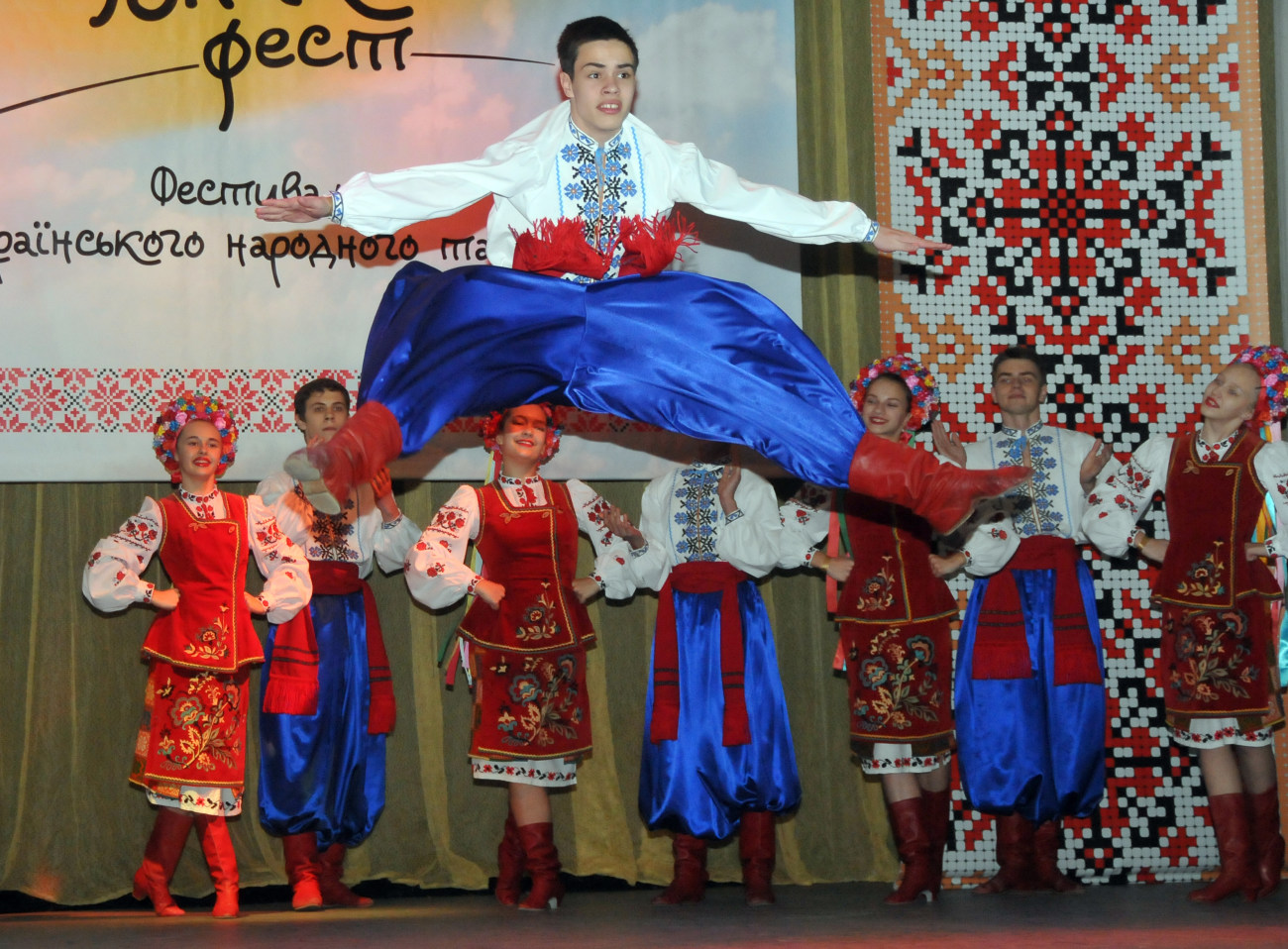 В Харькове состоялся фестиваль украинского народного танца &#171;Гопакфест&#187;