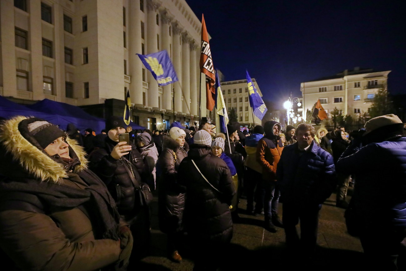 Под Офисом Президента вечером началась вторая часть «Майдана Порошенко»