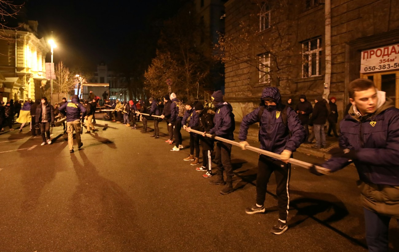 Под Офисом Президента вечером началась вторая часть «Майдана Порошенко»