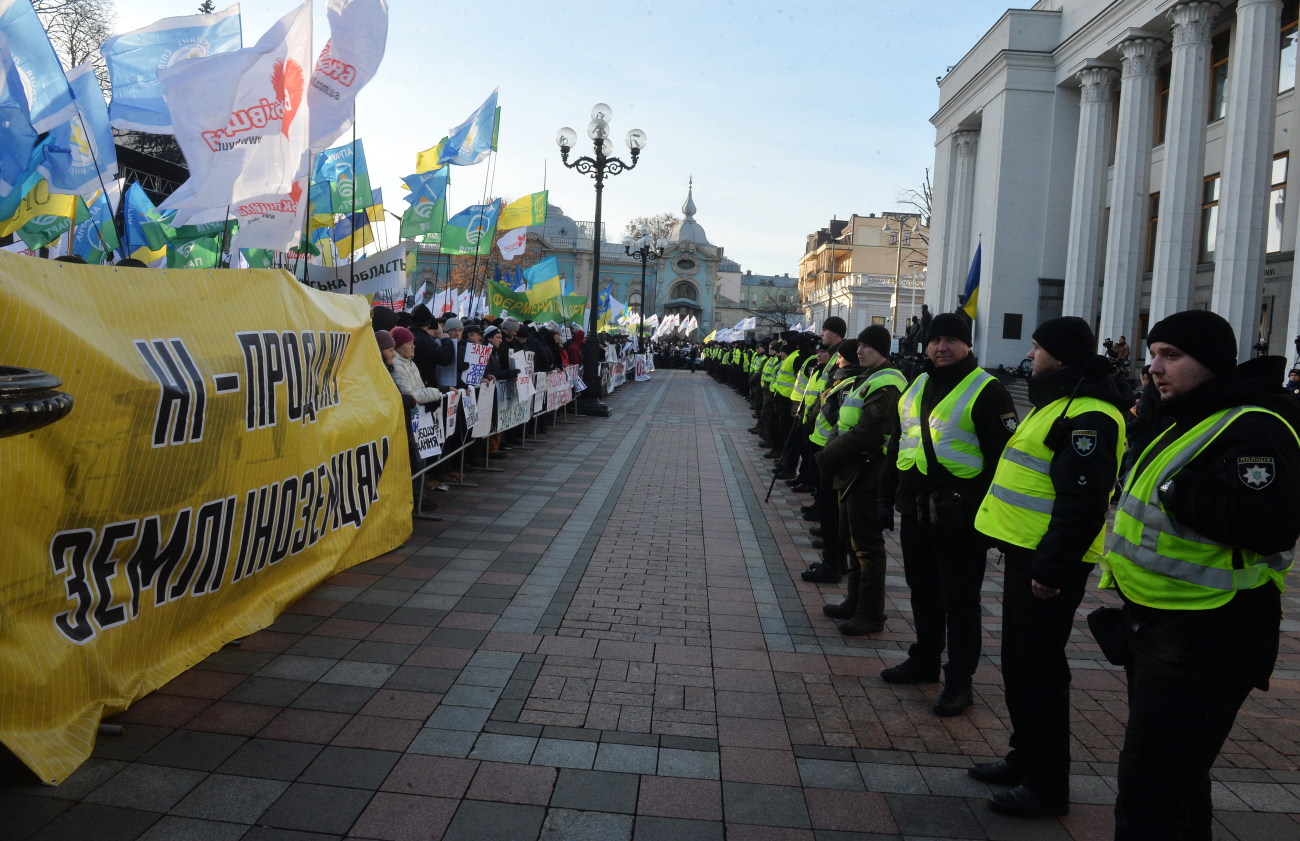 Под Верховной Радой прошли одновременно четыре акции протеста