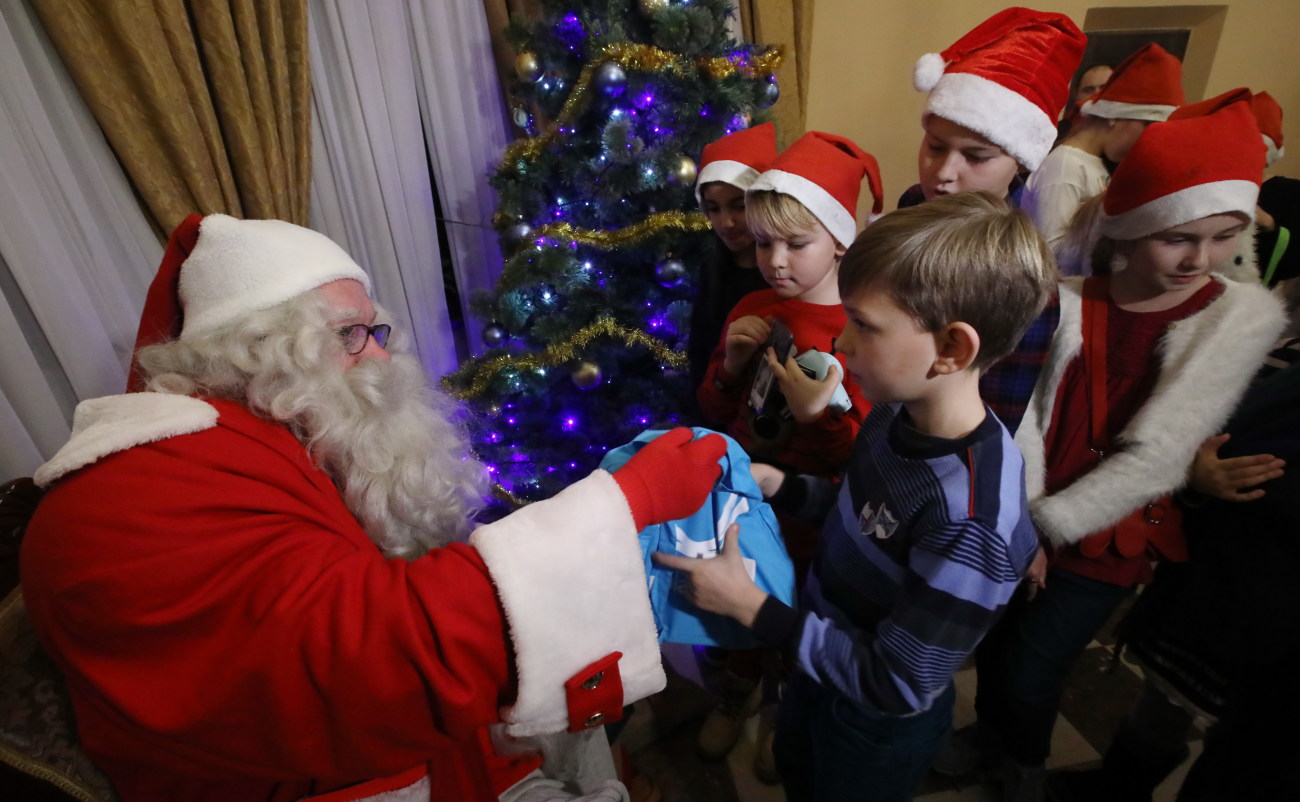 В Киеве встретились Святой Николай и финский Йоулупукки (Санта-Клаус)