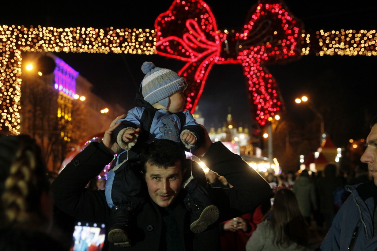 На Софийской площади в Киеве зажгли главную елку страны