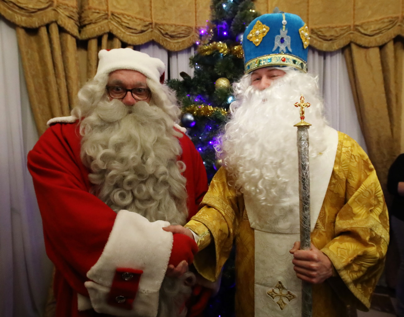 В Киеве встретились Святой Николай и финский Йоулупукки (Санта-Клаус)