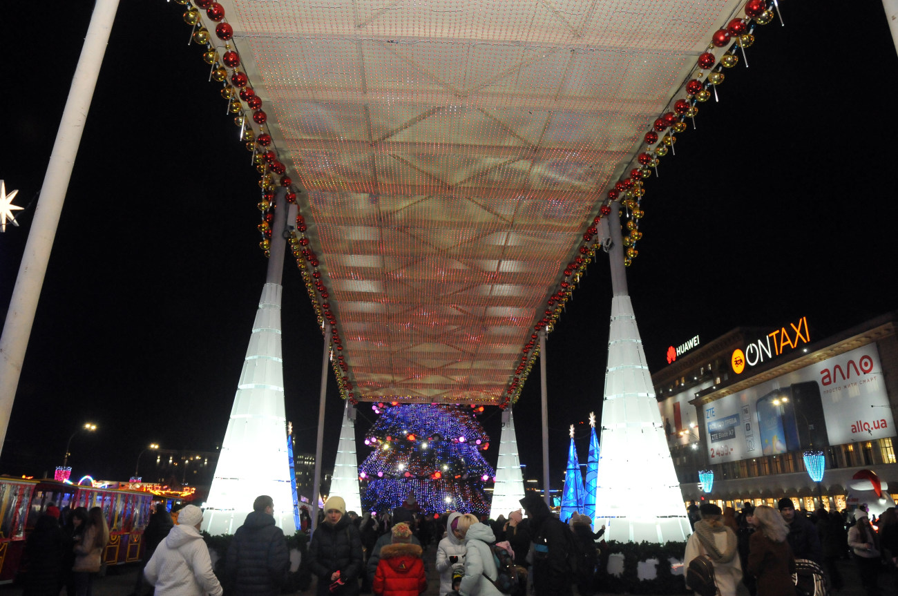 В Харькове открыли новогоднюю елку