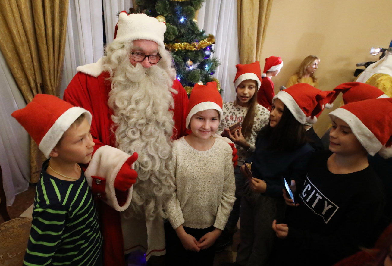 В Киеве встретились Святой Николай и финский Йоулупукки (Санта-Клаус)