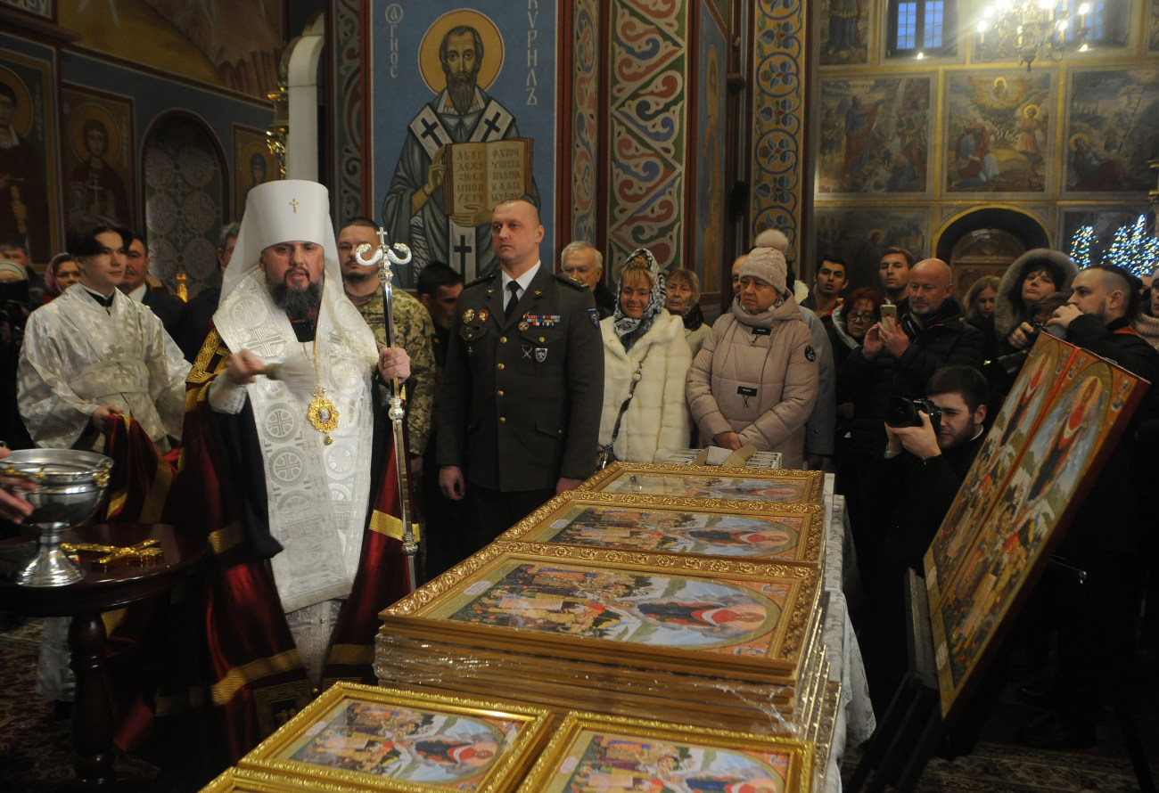 В Киеве освятили более 20 000 икон для украинских военнослужащих