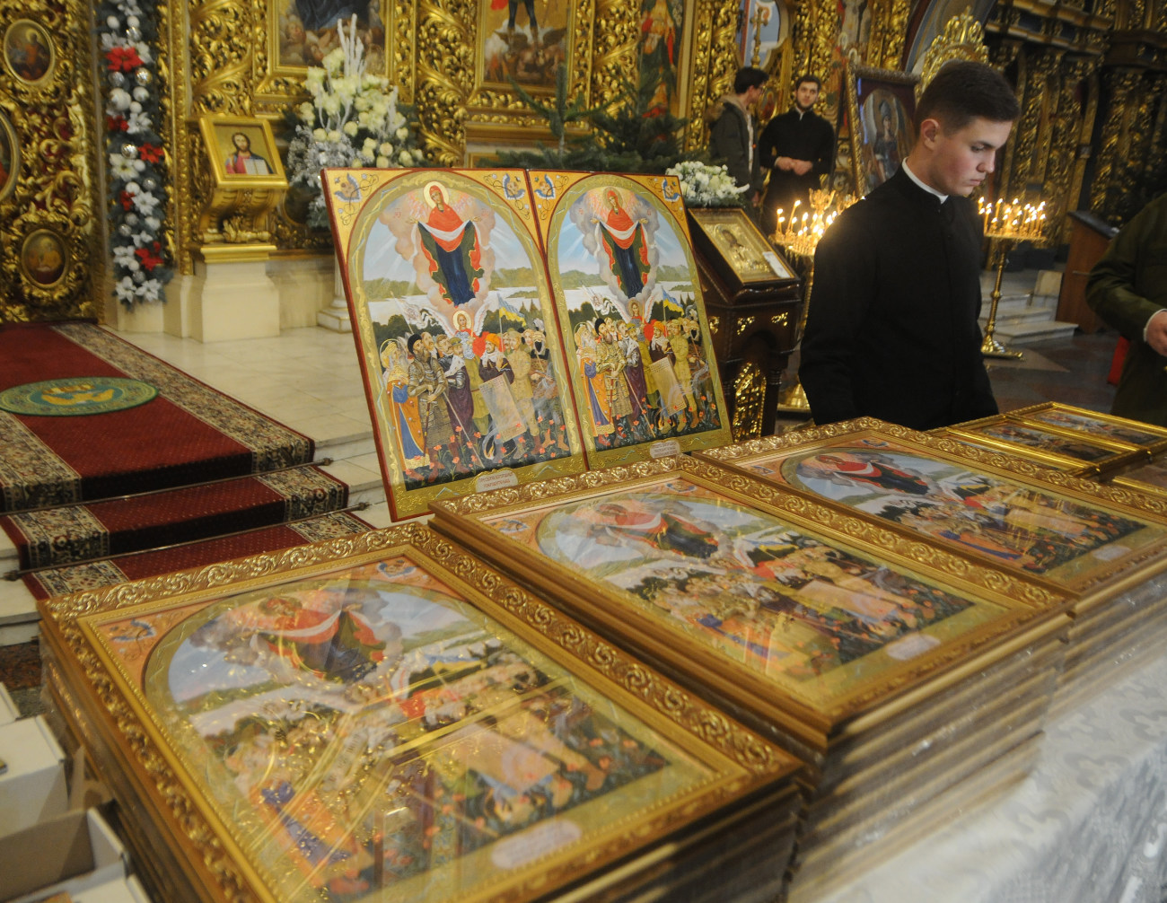 В Киеве освятили более 20 000 икон для украинских военнослужащих