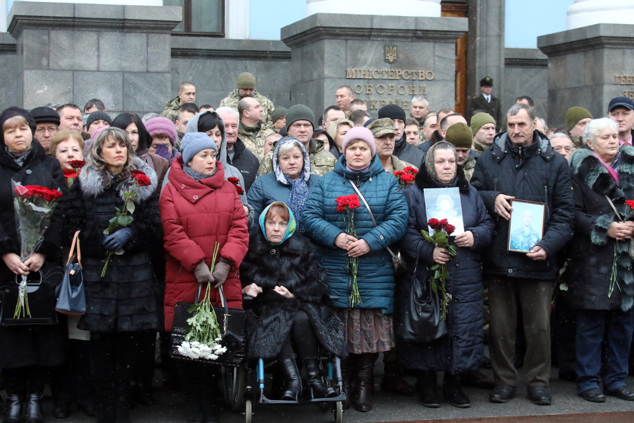 Зеленский почтил память погибших &#171;киборгов&#187;