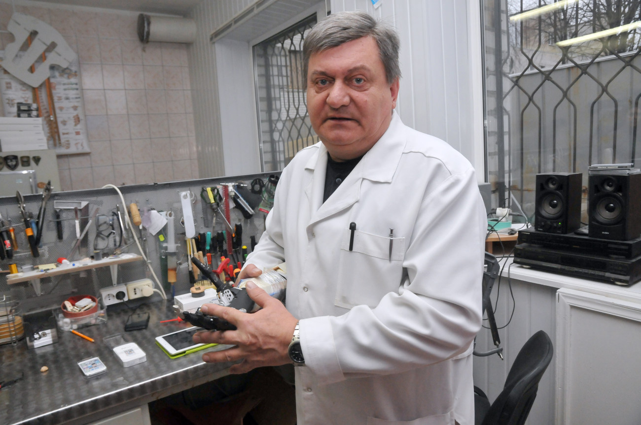 В Харькове военнослужащим, потерявшим конечности, изготавливают высокотехнологичные миоэлектрические протезы