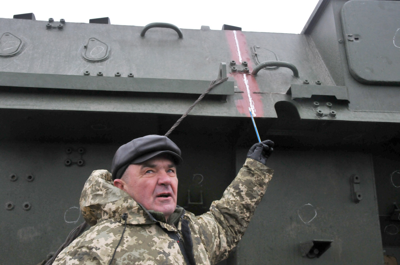 Под Харьковом испытали корпуса для БТР, которые из-за «трещин» попали в скандал