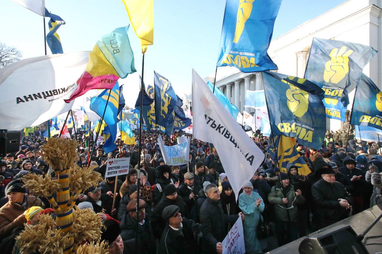 Возле Верховной Рады митинговали против продажи земли