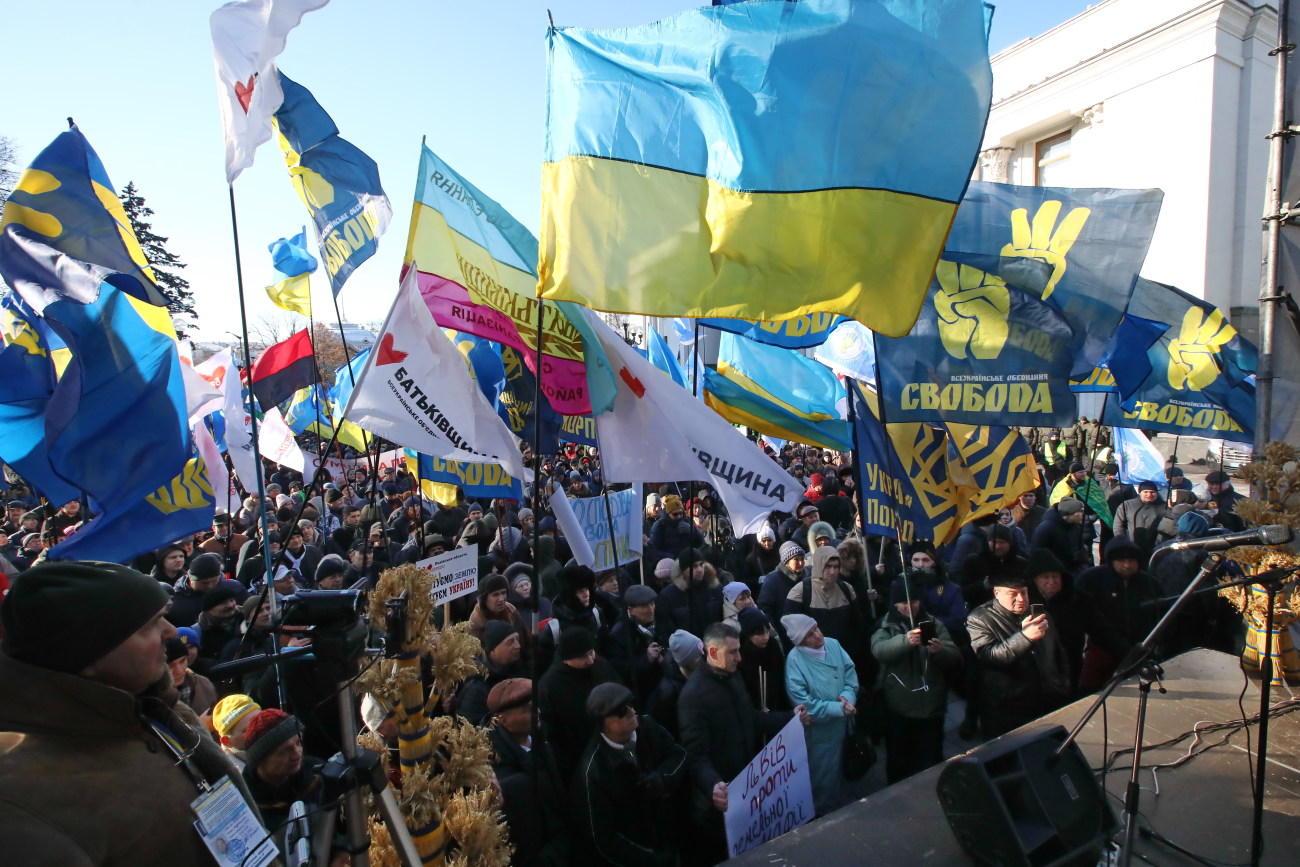Возле Верховной Рады митинговали против продажи земли