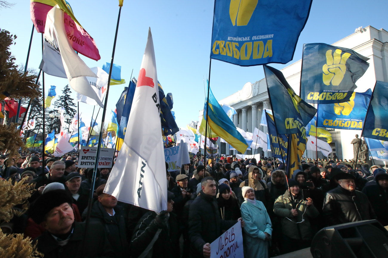 Возле Верховной Рады митинговали против продажи земли