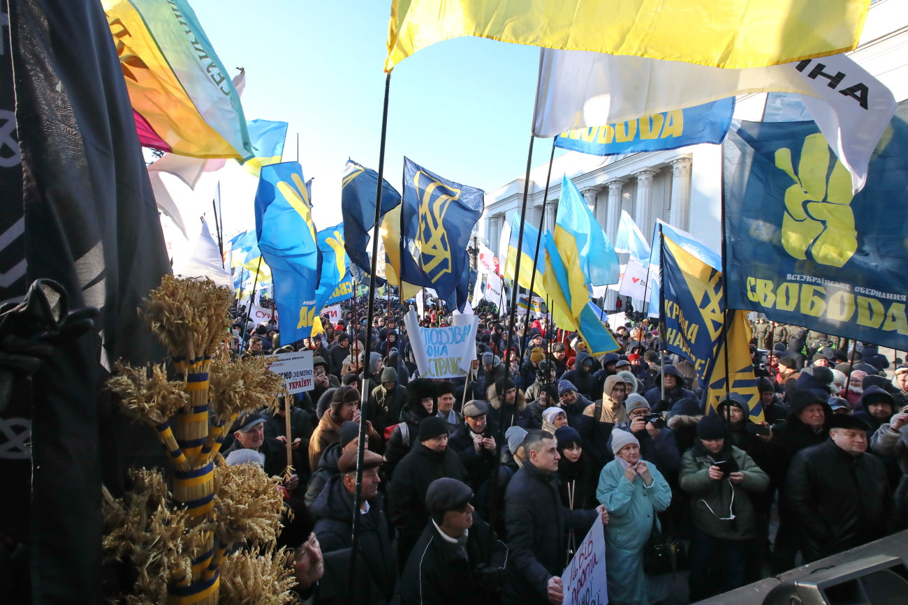 Возле Верховной Рады митинговали против продажи земли