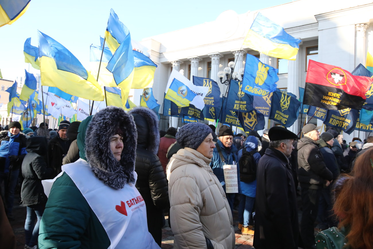 Возле Верховной Рады митинговали против продажи земли