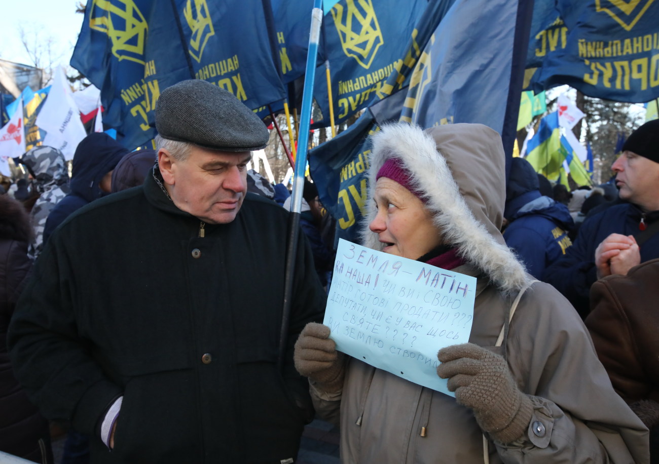 Возле Верховной Рады митинговали против продажи земли