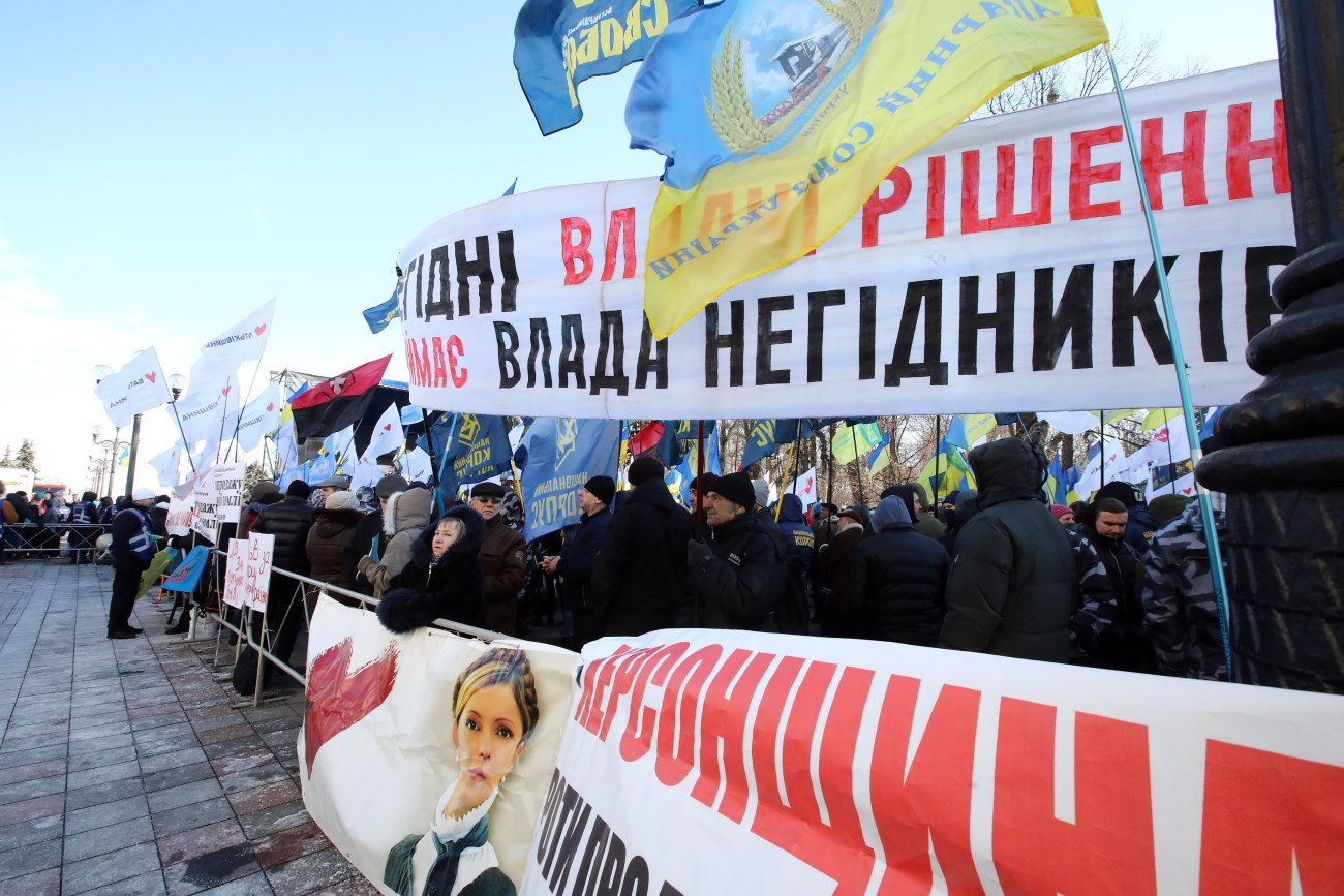 Возле Верховной Рады митинговали против продажи земли