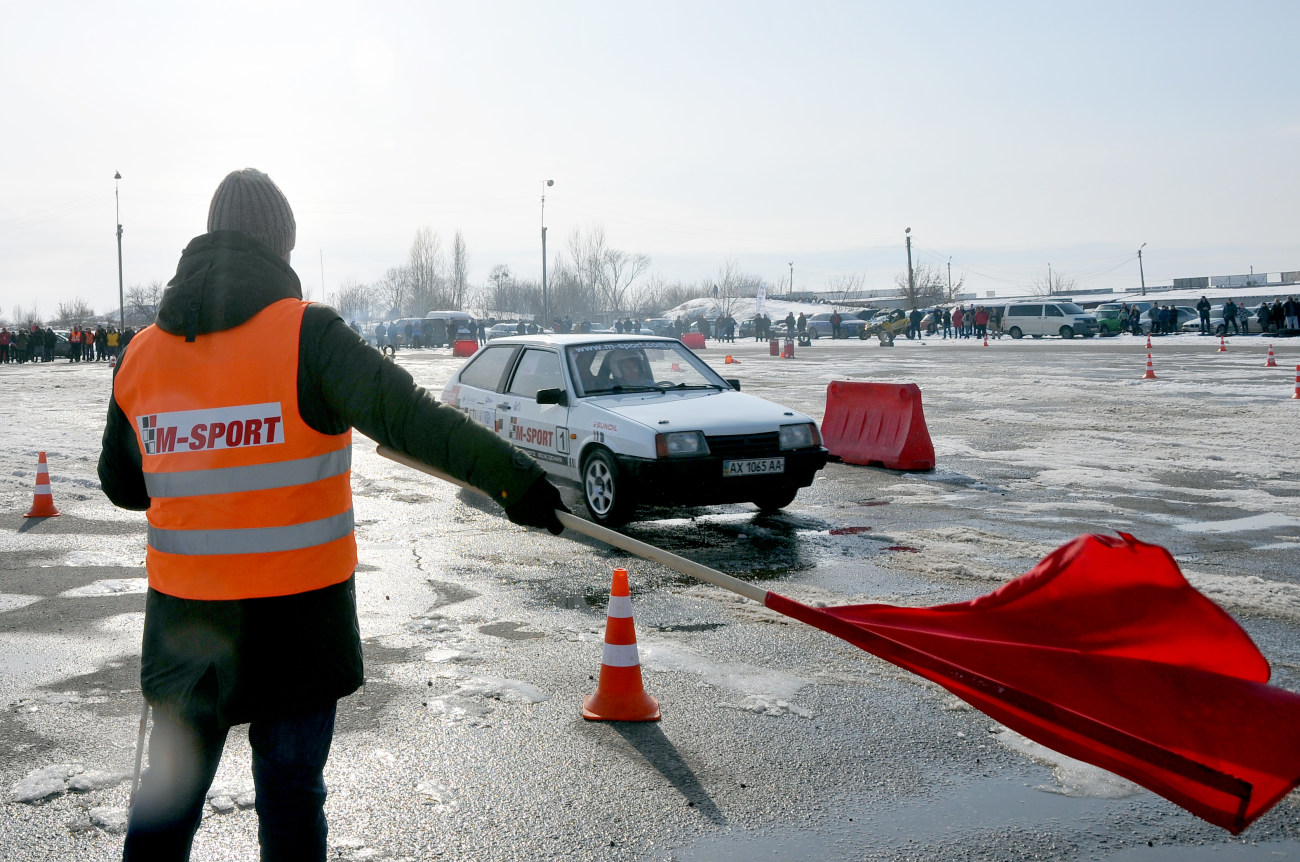 В Харькове прошли гонки ветеранов автоспорта