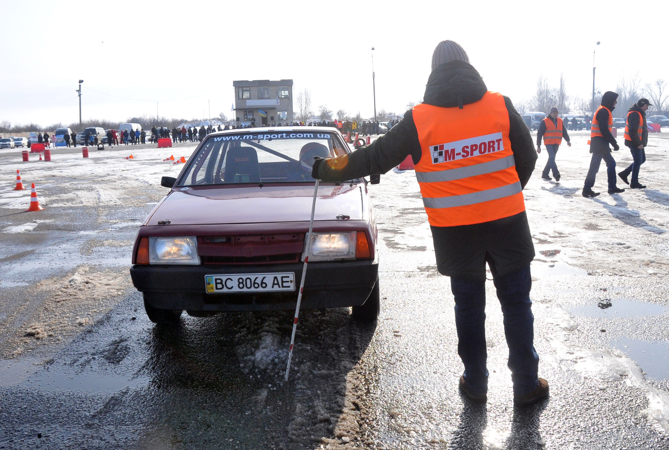 В Харькове прошли гонки ветеранов автоспорта