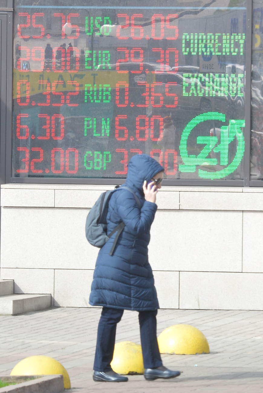 Курс на 27: В Украине растет доллар
