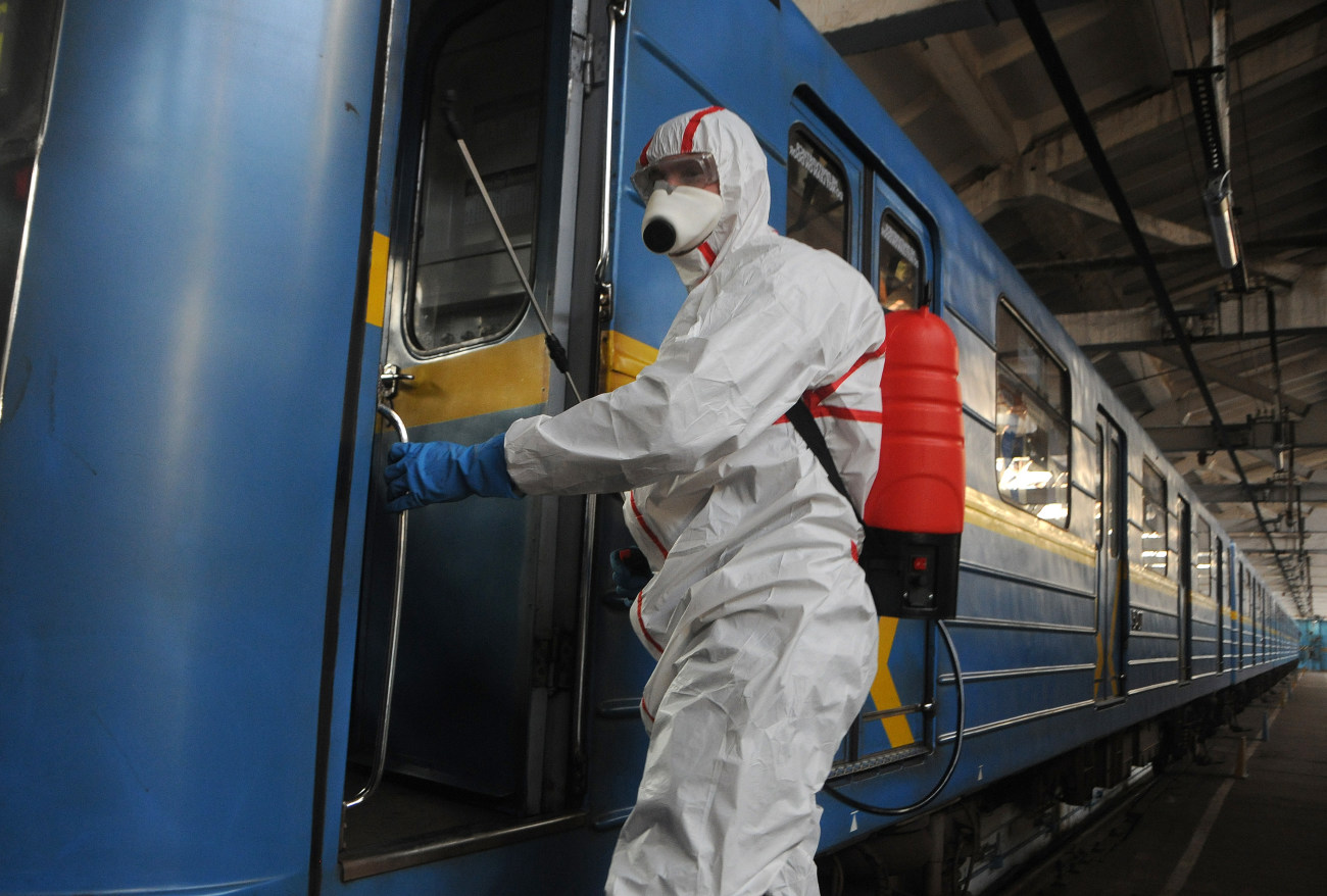 В Киеве дезинфецируют метро