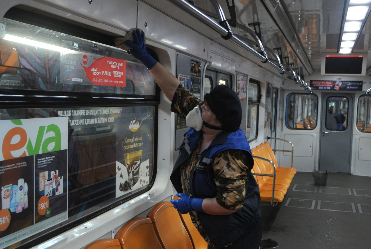 В Киеве дезинфецируют метро