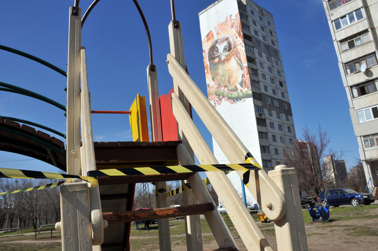 Коронавирус в Украине: Детские площадки &#171;опечатали&#187;