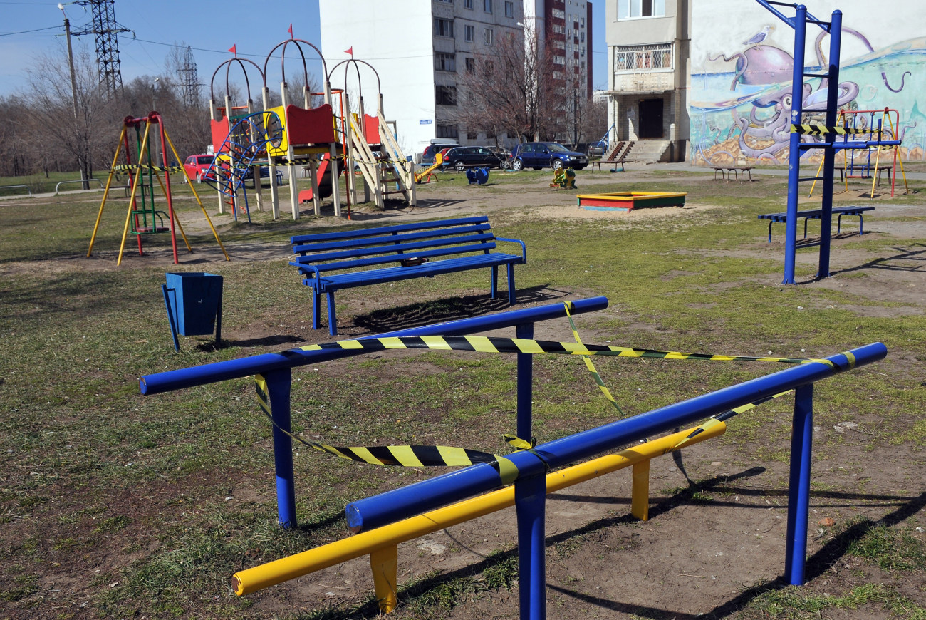 Коронавирус в Украине: Детские площадки &#171;опечатали&#187;