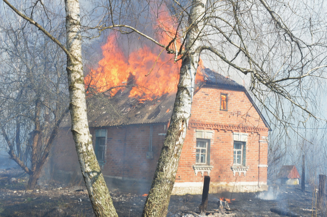 Пожар в Чернобыльской зоне: В селах горят дома