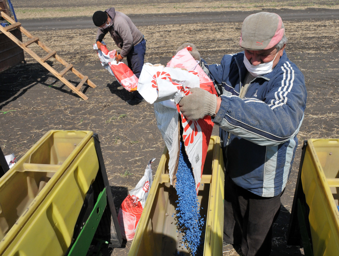 Карантин карантином, а сеять надо: В Украине проходит посевная кампания