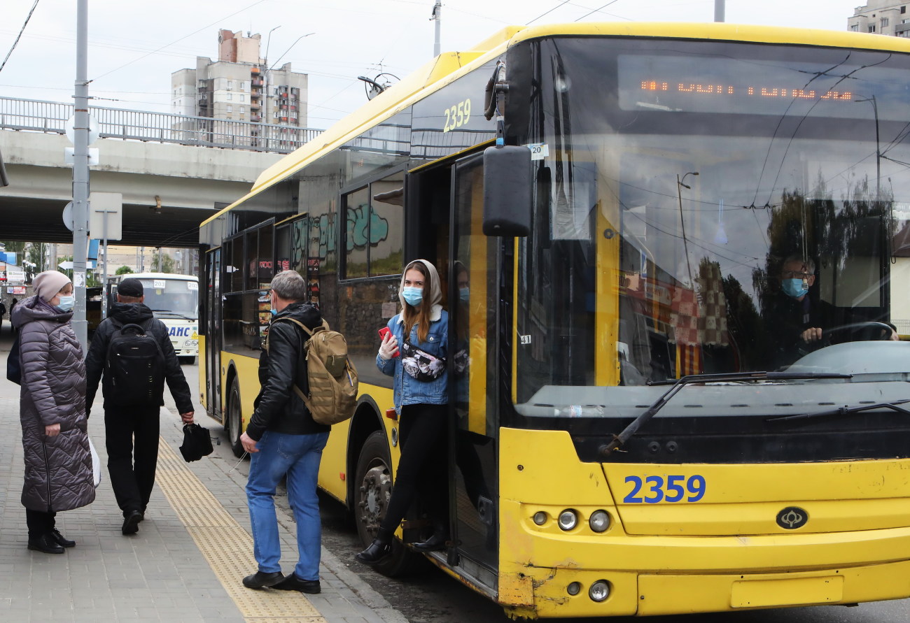 В Киеве заработал наземный общественный транспорт