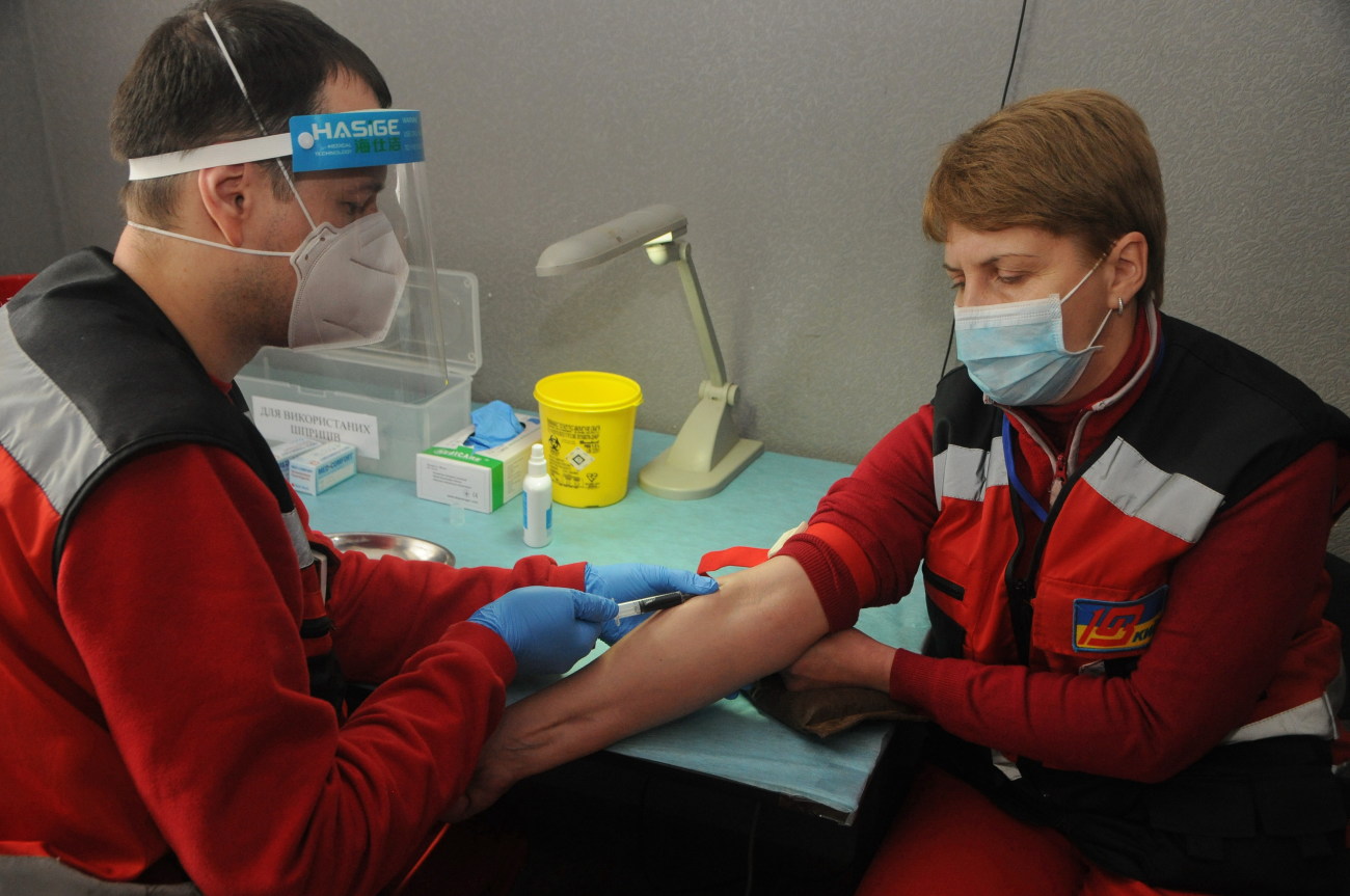 В Киеве начали тестировать работников Центра экстренной медицинской помощи на коронавирус