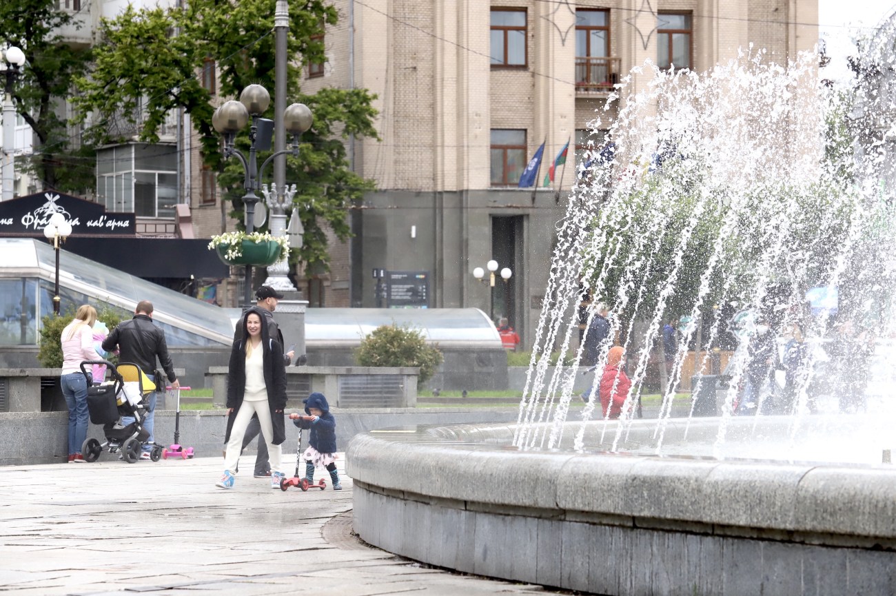 На Майдане Незалежности запустили фонтаны