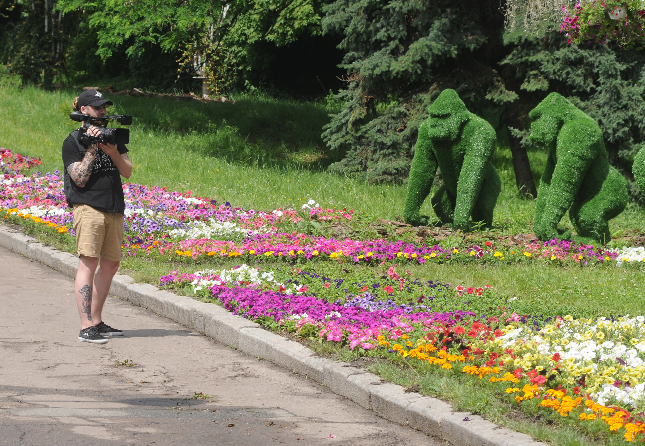 В Киеве на Певческом поле проходит выставка «Цветочное сафари»