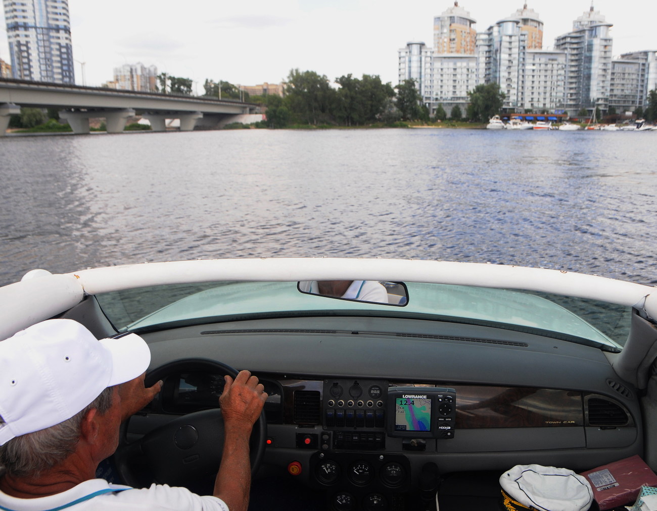 В Киеве появился новый рекорд &#8212; &#171;Первый в Украине аква-лимузин&#187;