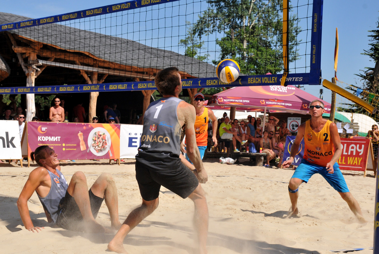 Под Харьковом состоялся чемпионат Украины по пляжному волейболу