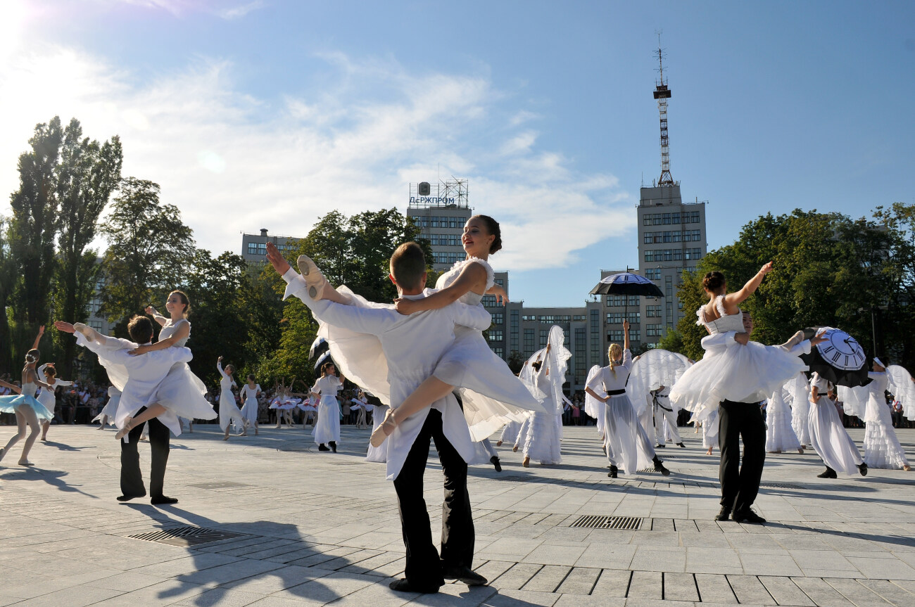 В Харькове открыли самый крупный в Украине «сухой» круглый фонтан
