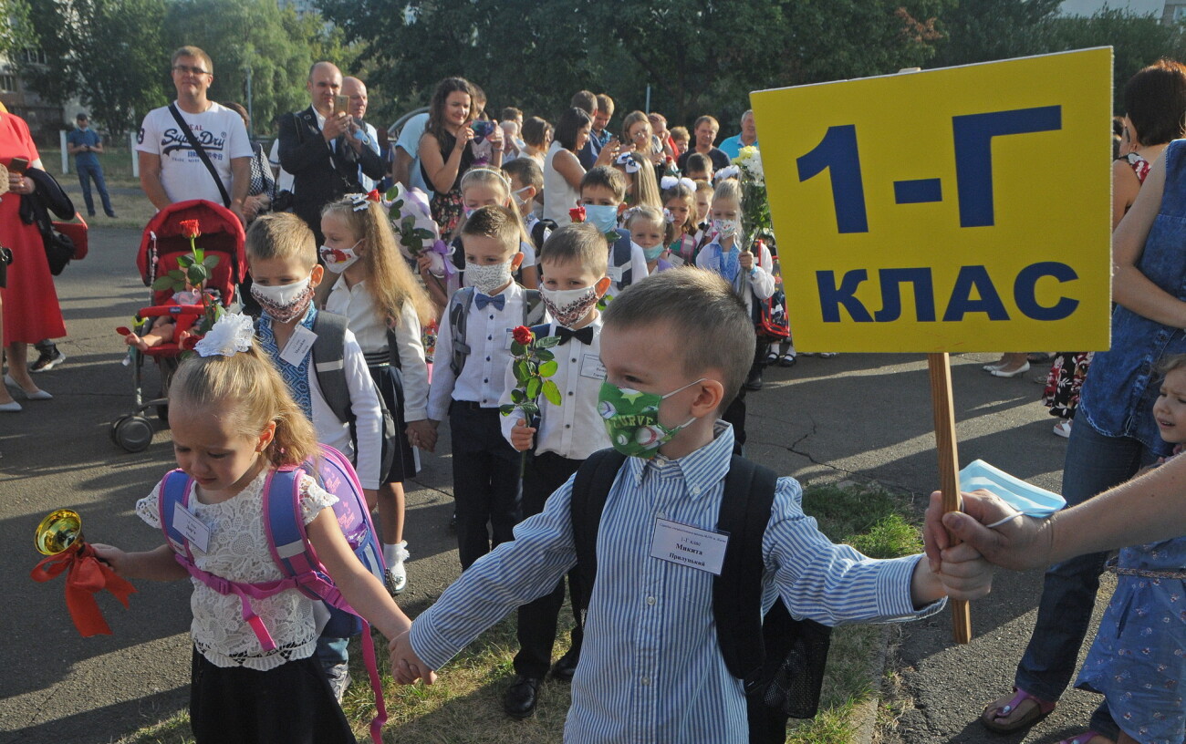 После полугодового перерыва украинские дети пошли в школу