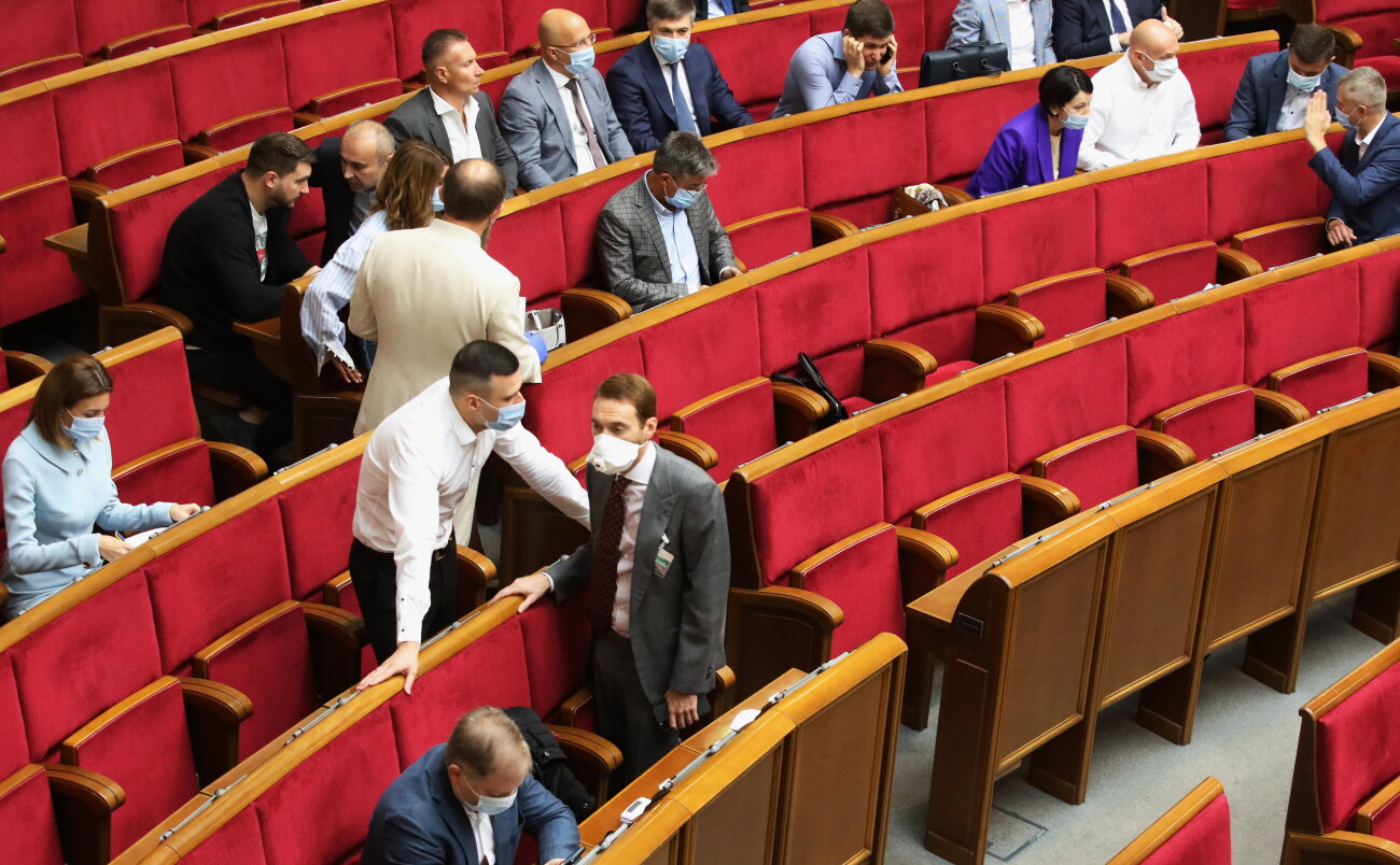 Народные депутаты изменили повестку дня четвертой сессии