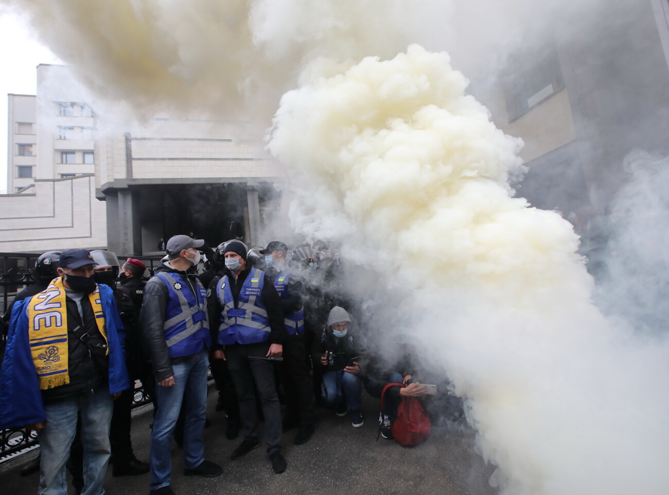 Дымовые шашки и файера: Под стенами КСУ состоялся митинг