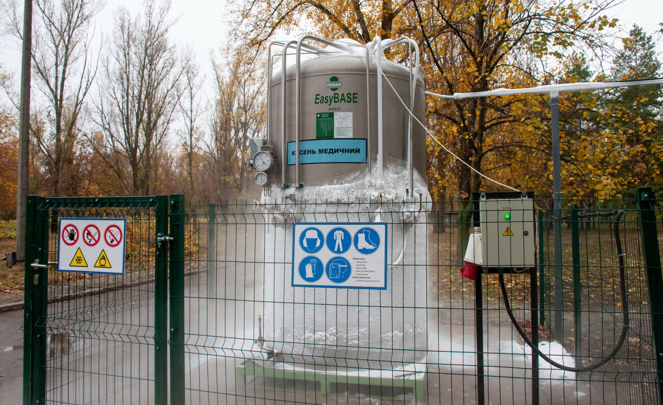 В харьковской больнице установили самую большую в Украине кислородную цистерну