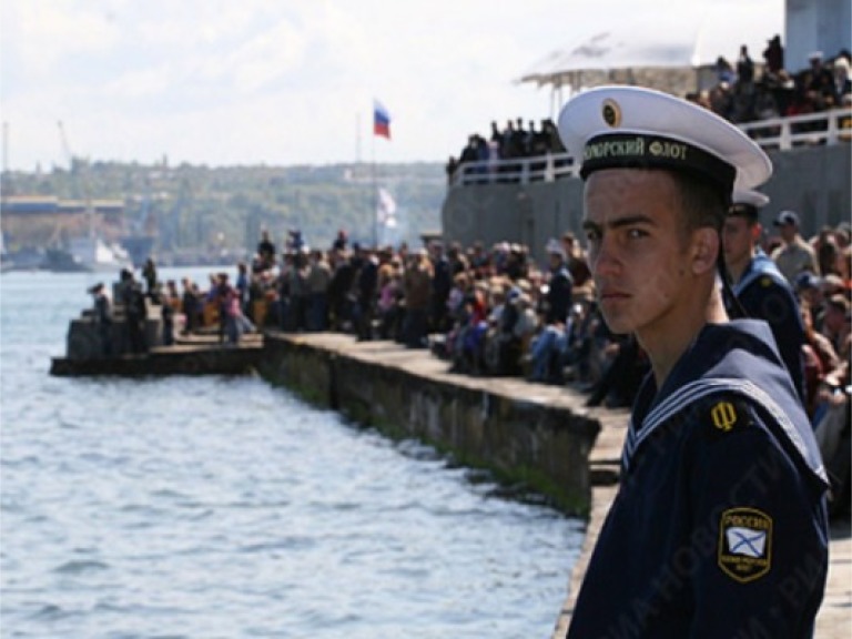 Колишній командувач Північного флоту РФ: Чорноморський флот має залишатися на базі Севастополя назавжди