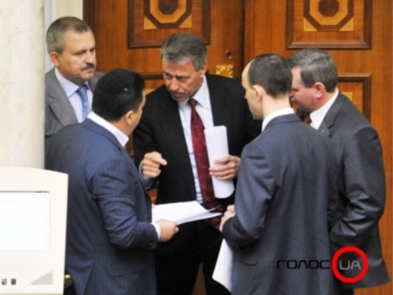 БЮТ заблокував трибуну