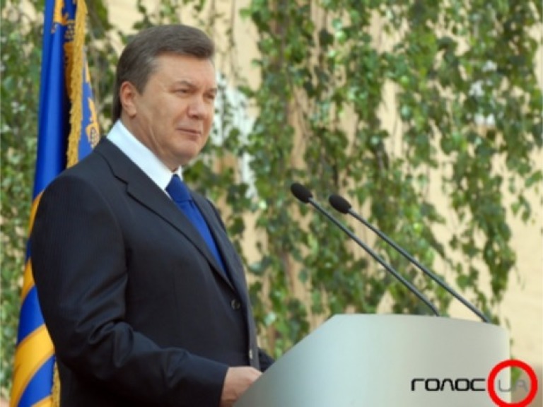 Янукович полетів на Івано-Франківщину вертольотом