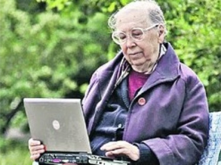 Українців таки стимулюватимуть працювати довше, — Азаров