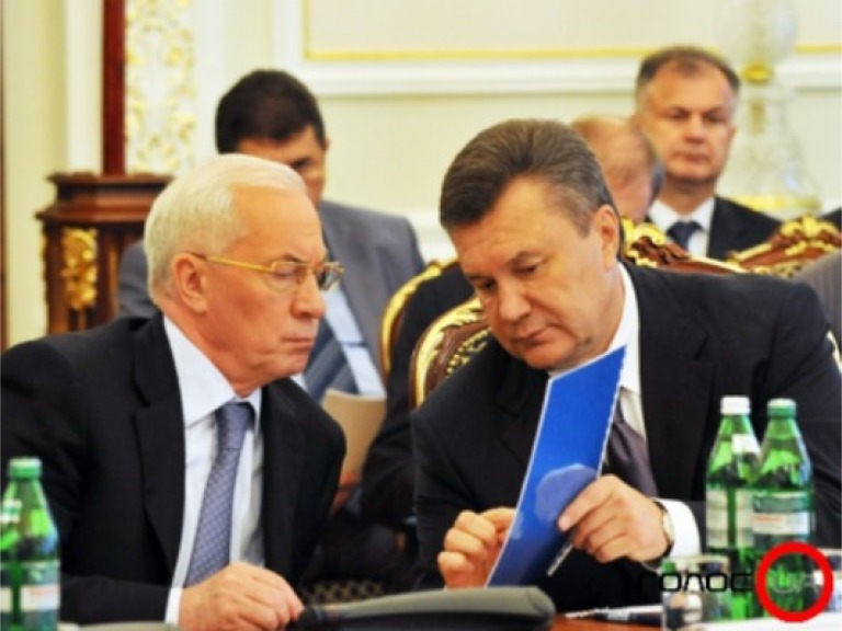 В. Янукович доручив М. Азарову зайнятися попередженням аварій у сфері ЖКГ