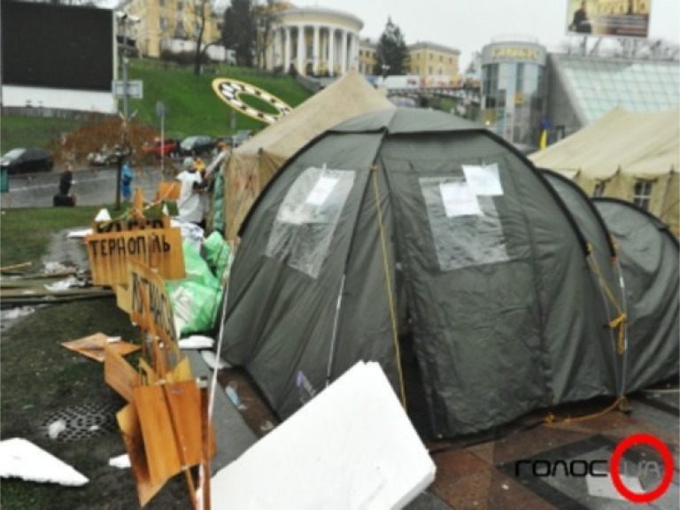 Рішення про демонтування наметів на Майдані прийматимуть не в КМДА, а на Банковій — експерт