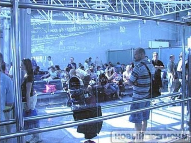 Росіяни ночували у “Борисполі”, а ще 10 іноземних прильотів затримуються орієнтовно до обіду