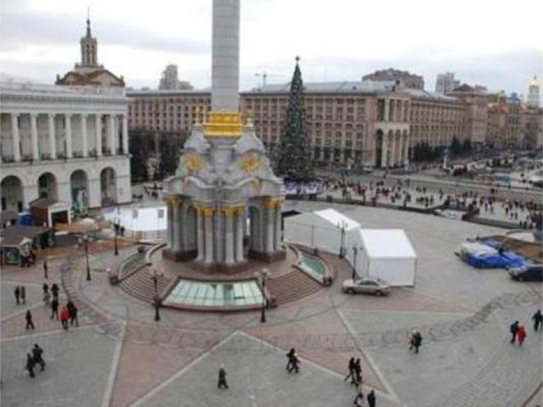 Монумент на Майдані Незалежності оточили металевою огорожею